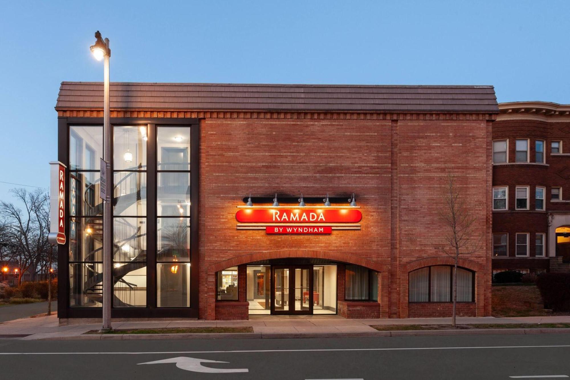 Ramada By Wyndham Milwaukee Hotel Luaran gambar